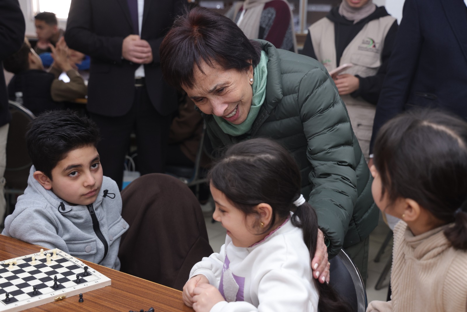 Princess Basma bint Talal hands over The Goodwill Campaign assistance in Jabal Al-Nasr
