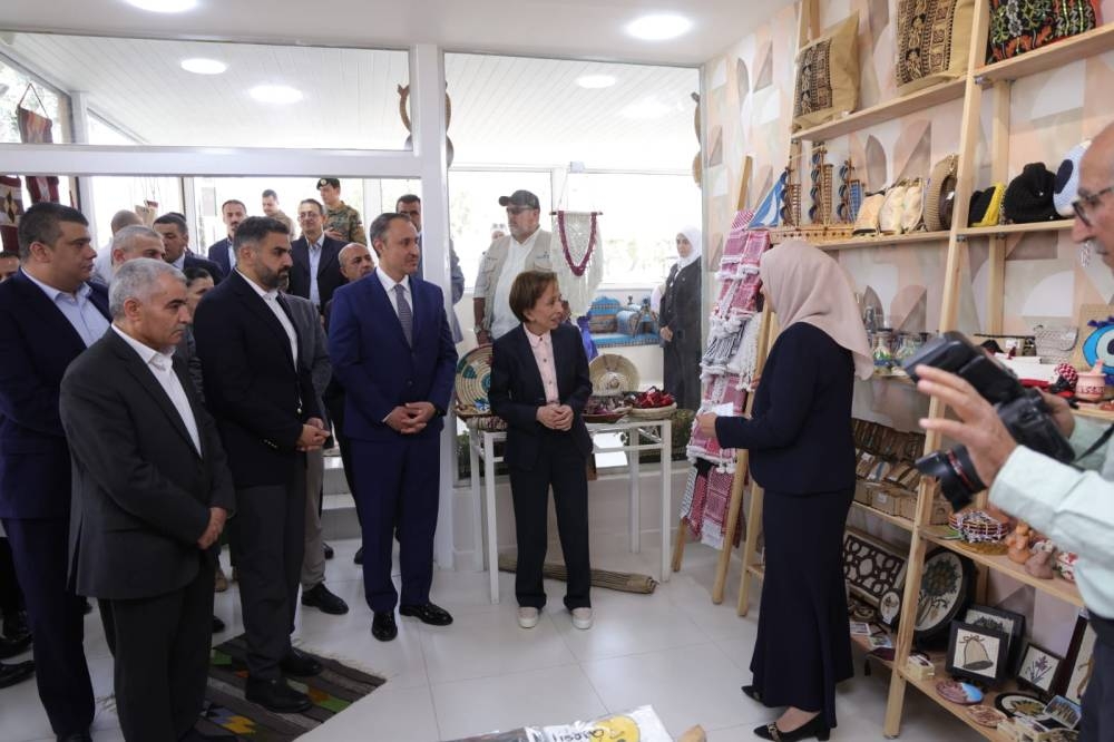 الأميرة بسمة بنت طلال ترعى افتتاح معرض جهد الأيادي في العقبة